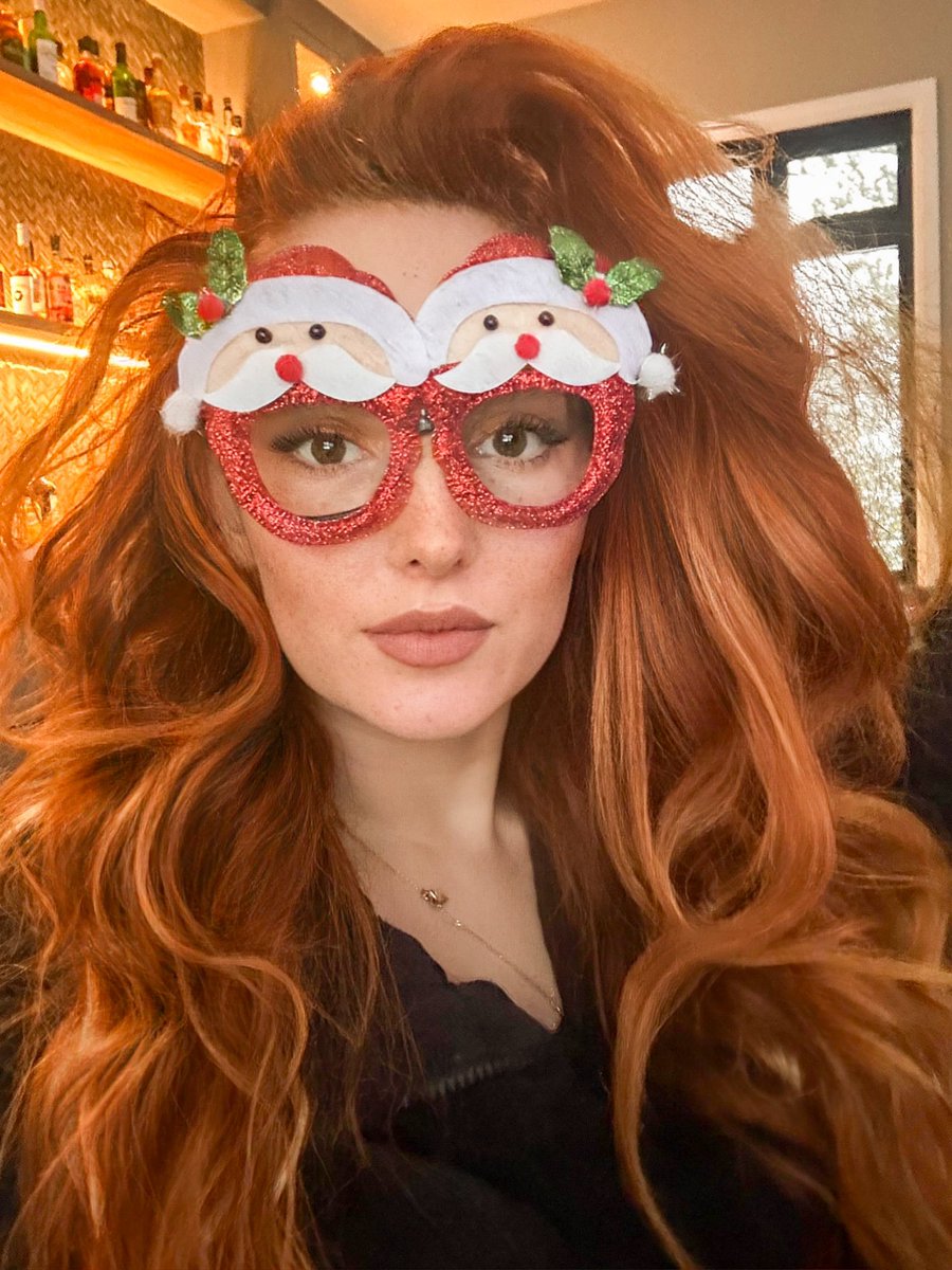 Nicole Simone holiday cheer