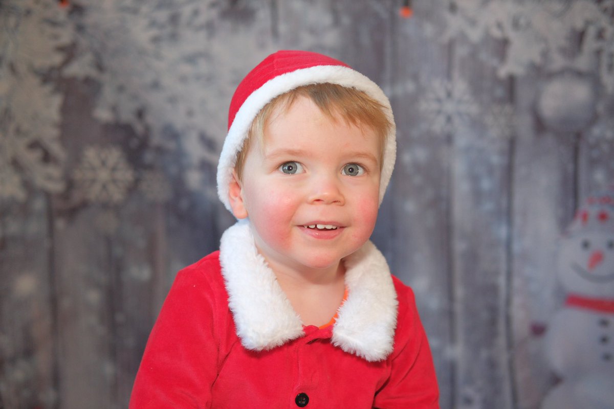 MiniKlix's tweet photo. Merry Christmas everyone 🎅🏼🎄❤️ https://t.co/CKgF2HAaLy