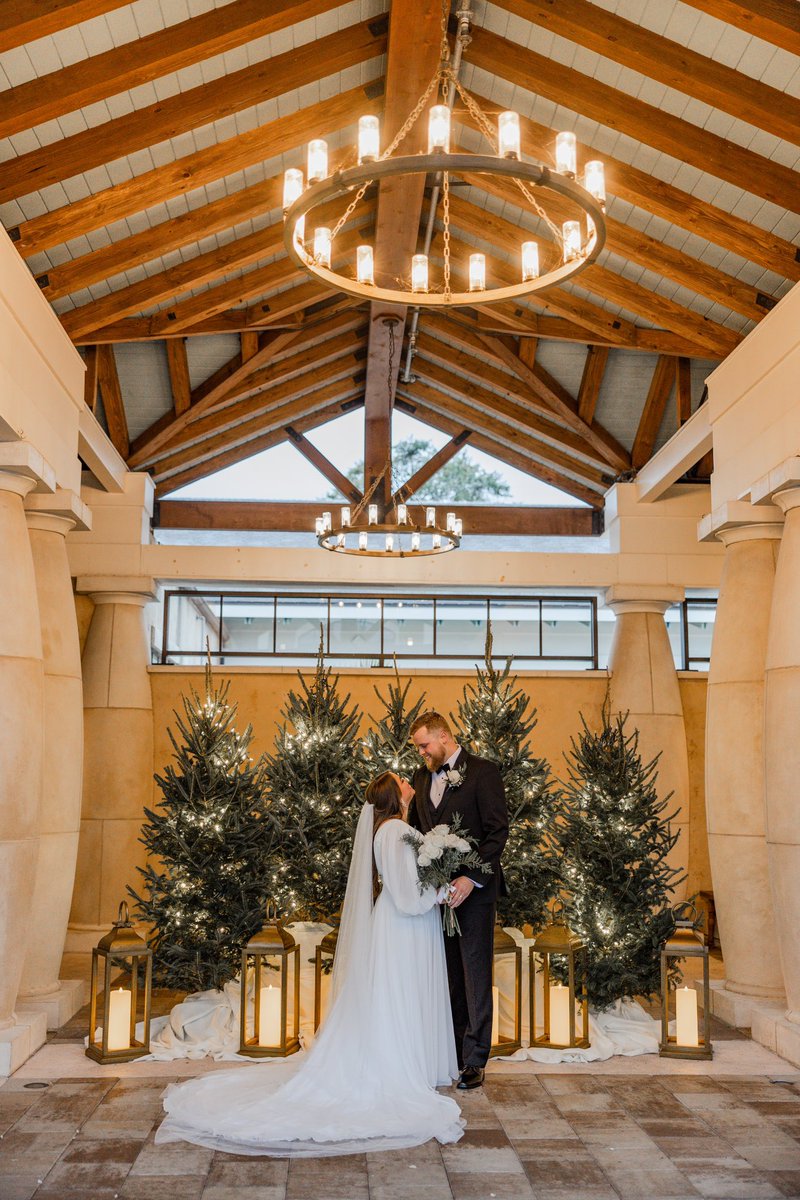 joshmcgee_'s tweet photo. Married &amp; Bright 🌲 https://t.co/YRaRar3DEm