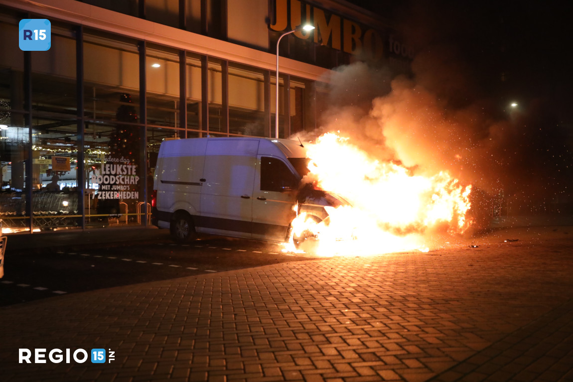 Uitgebrande bestelbus op de Patijnenburg in Naaldwijk