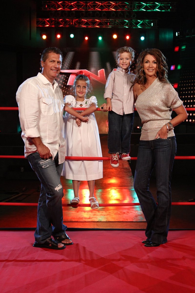 TNADixie's tweet image. Ran out of time to do Christmas cards this year. Came across this photo today that is one of my favorite Christmas card pics & thought I’d share & wish you all a very blessed and Merry Christmas. Boy do I miss having little ones…especially today. Thanking God today and everyday.
