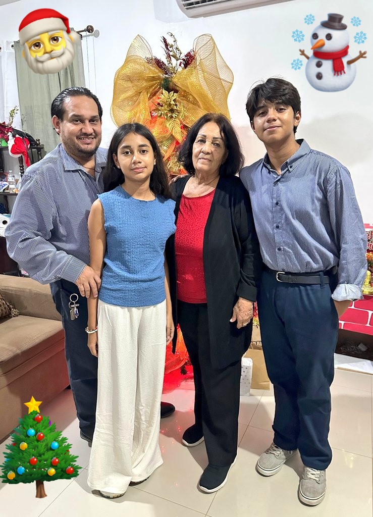 MakoFunez79's tweet image. Con mi madre, faltó mi bro @ReneFunezhn ☃️🙏🏽🎅 #FelizNavidad2024