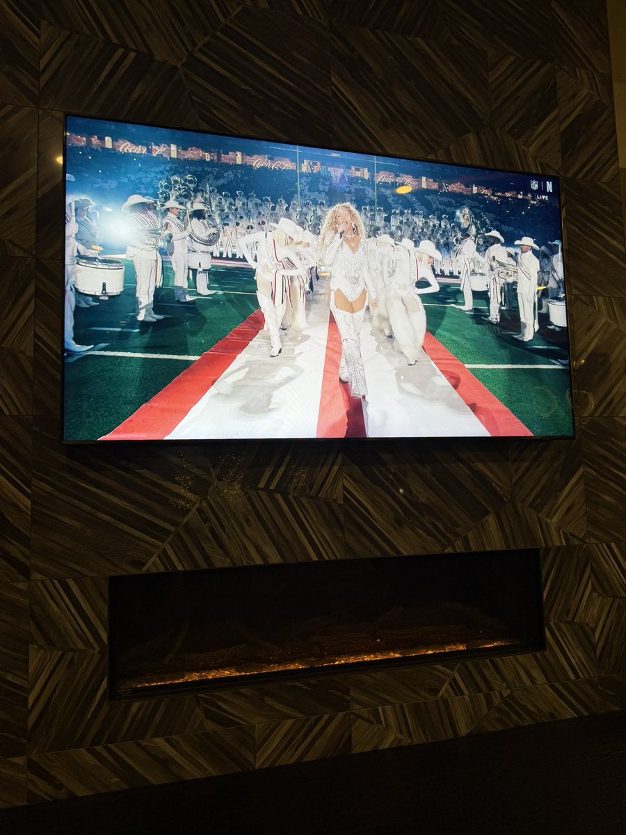 Just call <a href="/Beyonce/">BEYONCÉ</a> the internet because she’s undefeated….oh like us <a href="/GamecockWBB/">South Carolina Women's Basketball</a> last season 🤭🤭🤭….slight flex!  Go head Bey!!