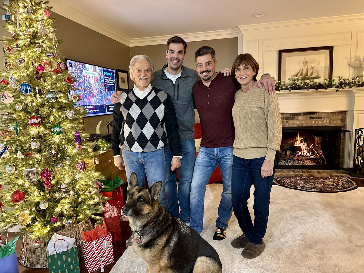Hope you all have a wonderful Christmas filled with family and friends and that you feel the warmth they bring. I’m lucky to have an AMAZING family and to understand and know who my ACTUAL friends are. In a world full of phonies, spend time with the real ones. MERRY CHRISTMAS 🎄