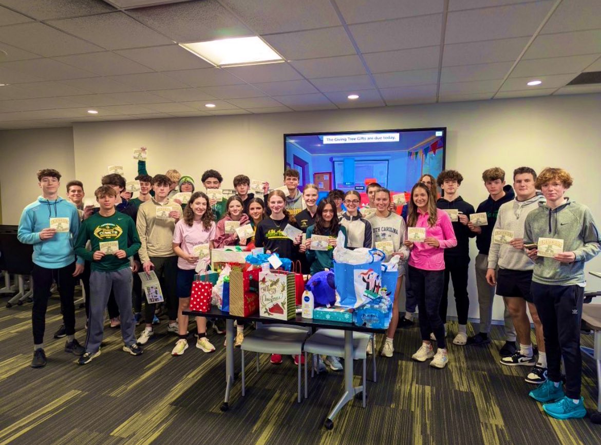 Merry Christmas and Happy Holidays from Amherst Girls XCTF! 🎄