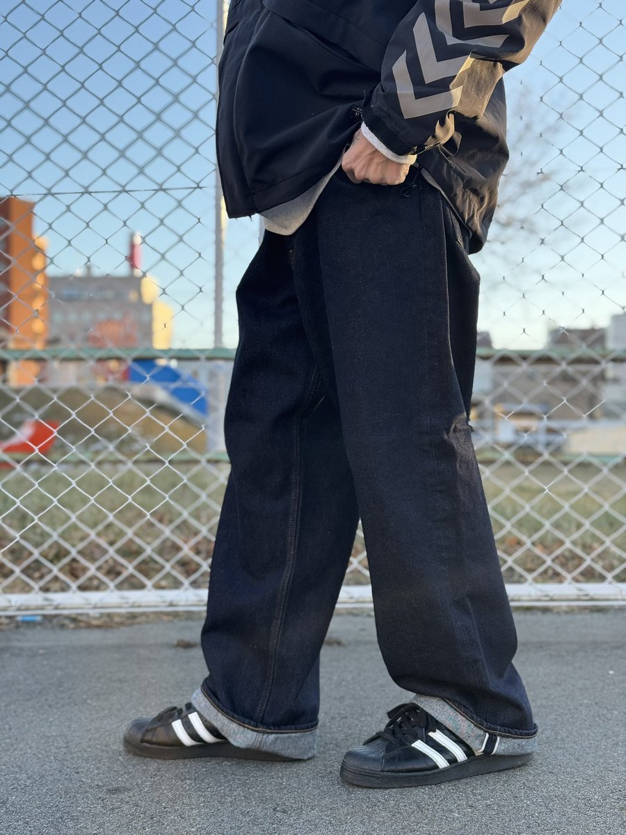 interplay_news's tweet photo. #EVILACT 高機能 LEVEL.5 JKT⚡️超撥水の 3LAYER 生地、前後と両袖にリフレクターシートで圧着プリント。夜間走行の安全性も兼ねたデザインです👌13oz の純国産セルビッチデニムはオリジナルタックボタン、コインポケット刺繍、レザーパッチ等ディティールでブランドを主張😎
https://t.co/zS7jxVdIfx https://t.co/1SF4unac73
