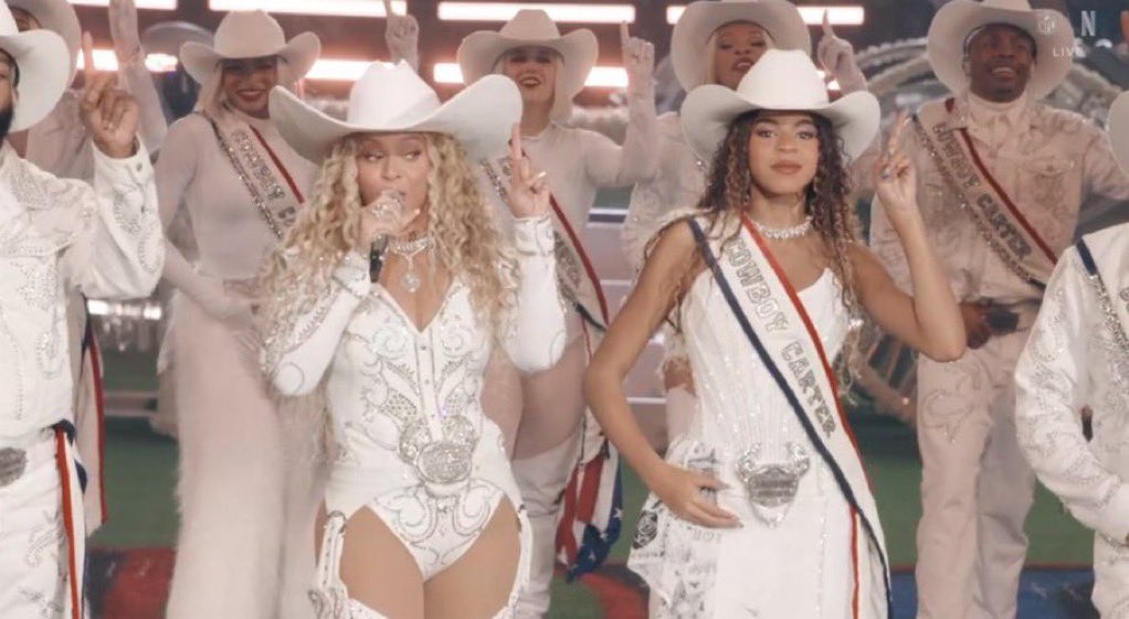 notgwendalupe's tweet image. does it ever drive you crazy, just how fast the night changes