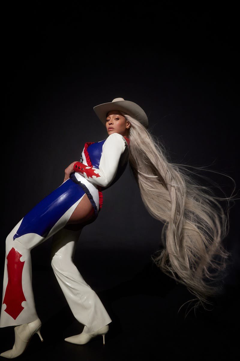 Nicosaesthetic's tweet photo. Beyoncé just makes you feel proud to be black in everything she does.
The intricacies in every performance, reclaiming our genres that were stolen from us &amp; making it known that “we are here &amp; we won’t be written out of our history.”

A true southern black woman.
#BeyonceBowl https://t.co/wnfLTl7VK8