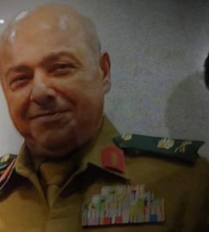 بسبب المجرم اللي في الصورة المدعو محمد كنجو حسن من قرية خربة المعزة في طرطرس راح 14 من شبابنا اليوم . 

اين الاحبه هذا كان رئيس المحكمة الميدانية في سجن صيدنايا العسكري . 

كان متحصن ومعه مجموعة كبيرة من المجرمين الهاربين لحمايته . 

خسارتنا كبيرة كثير بس الحمد لله هو الآن بيد