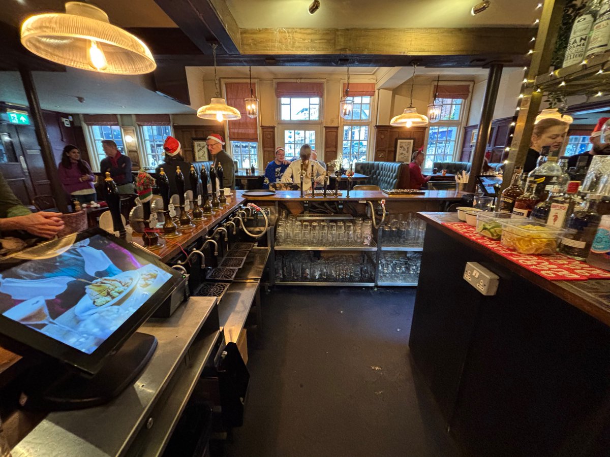 Elizabeth Cooper tweet media