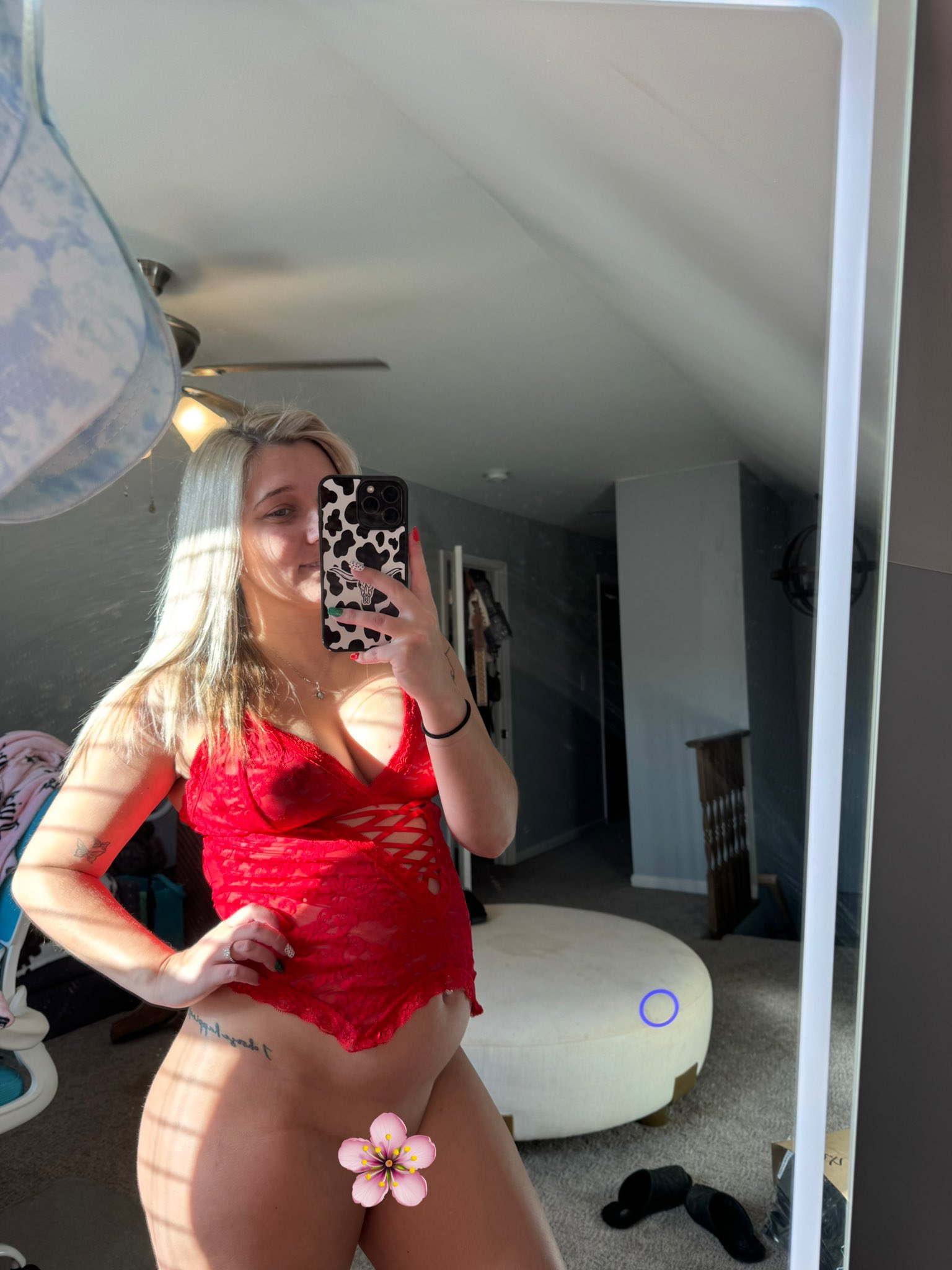 Merry Christmas, thought I’d hard launch my little secret 🫣🎁 Can you tell what that secret is ? 🙈 https://t.co/SYF2tMkLWc