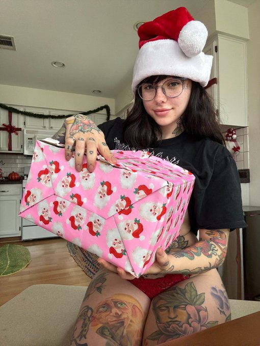 Watch mewbini's leaked NSFW photo on TwXstars