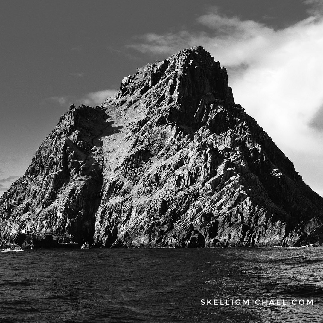 SkelligMichael_'s tweet photo. May the peace of Skellig visit you and your loved ones this precious Christmas Day and stay with you into the coming New Year. 

Nollaig shona dhaoibh go léir. https://t.co/QiU1FrD9Av