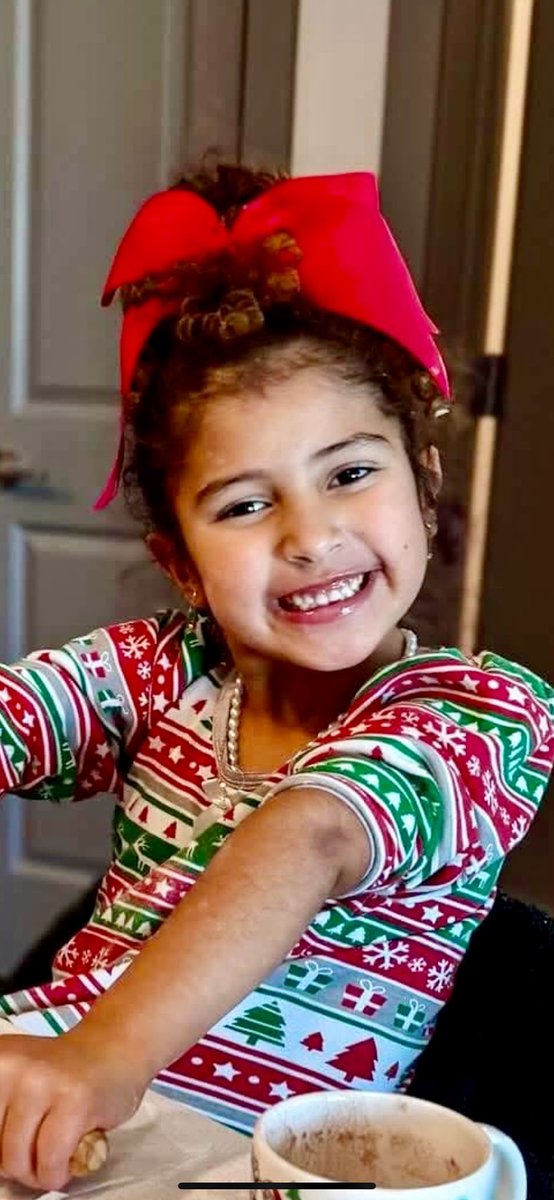 StevenRR's tweet image. Aryanna fun 🎅