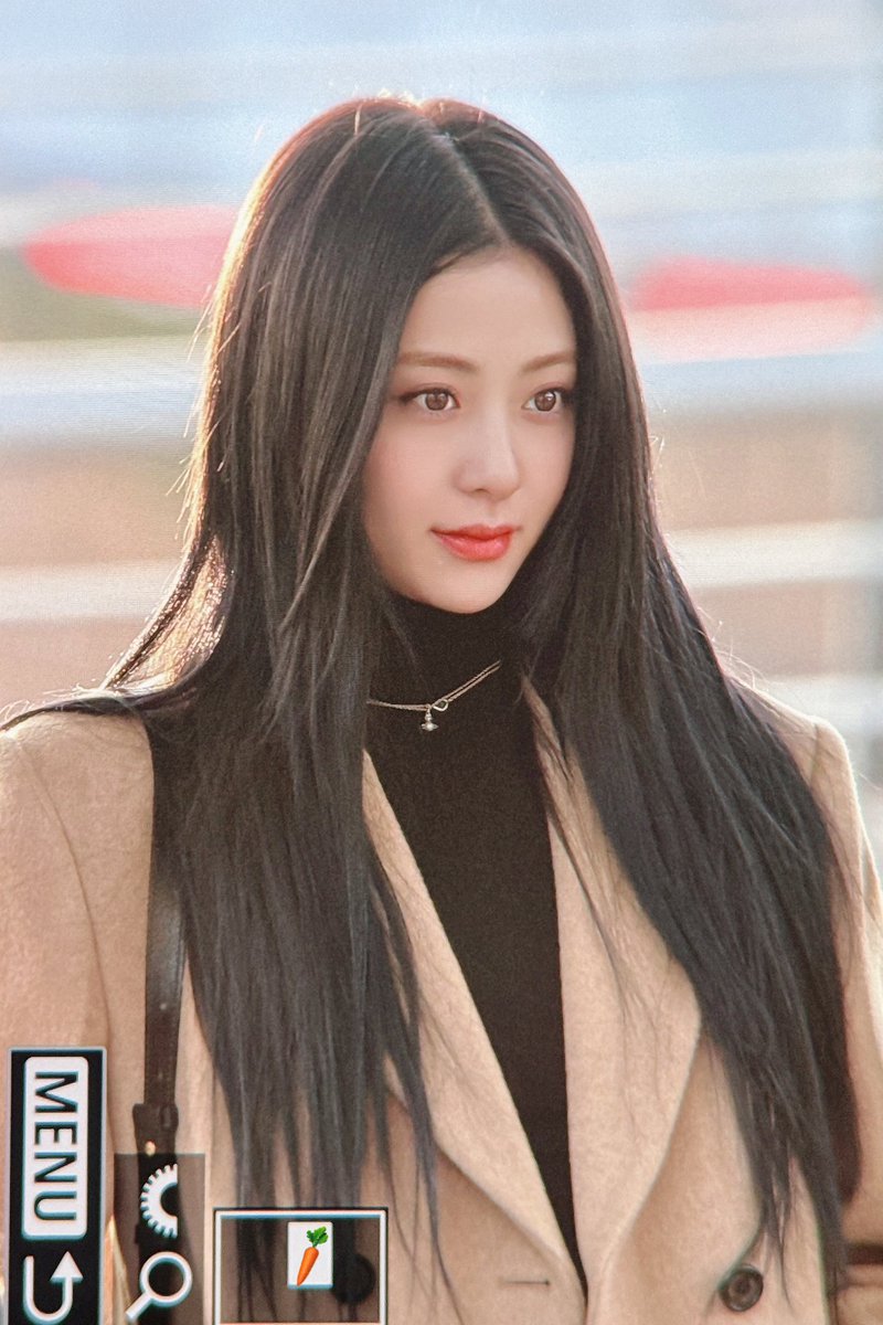 hourly yunjin☆彡 tweet media