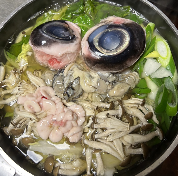 クリスマスにダンジョン飯みたいなやば鍋を食す。

いやでも見た目アレですが、美味しかったんよ！！