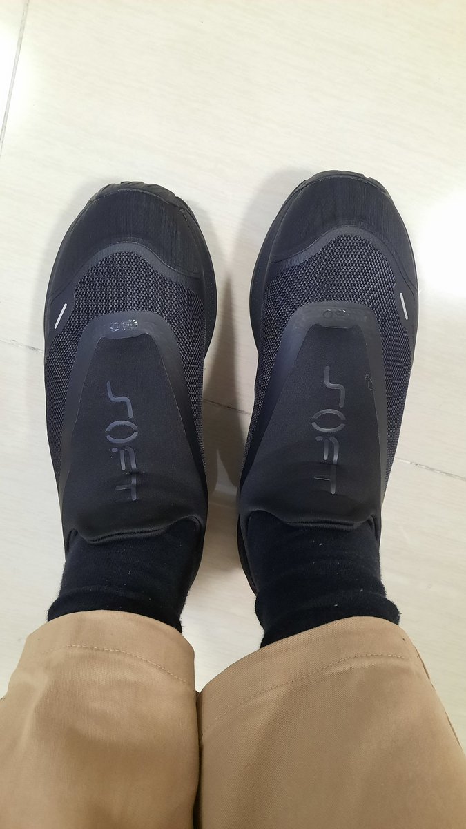 Qalamsule's tweet photo. Tiba tiba jatuh cinta kepada sepatu ini coo merk lining, ganteng bangett https://t.co/fhDtBHn0N0