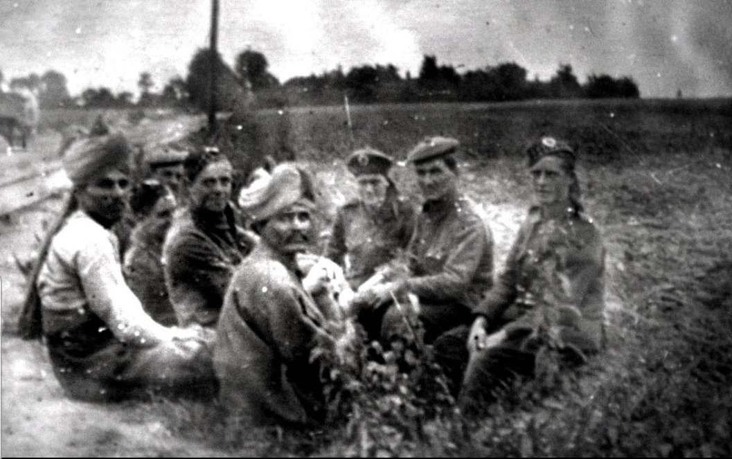 John Duncan (@newbattleatwar) on Twitter photo <a href="/ProfPeterDoyle/">Peter Doyle</a> The 8th Royal Scots became firm friends with their Indian Army comrades over the winter of 1914-15. <a href="/ProfPeterDoyle/">Peter Doyle</a> The 8th Royal Scots became firm friends with their Indian Army comrades over the winter of 1914-15.