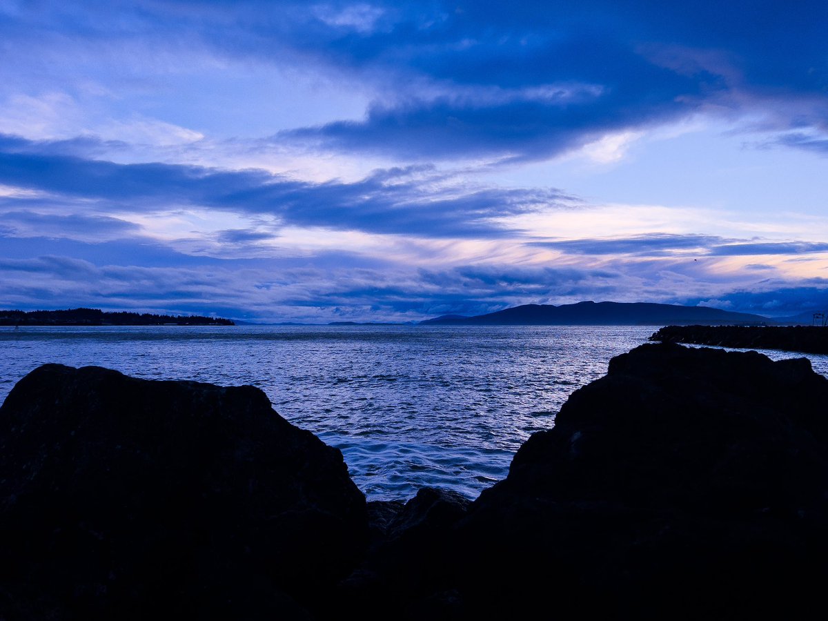 colochomorocho's tweet photo. Merry Christmas #whatcom the mood in the sky was 👌 #MerrChristmas #rpshots https://t.co/v831YmpOUC
