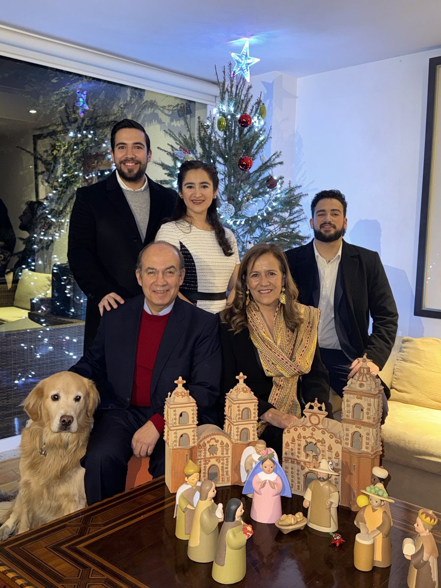 neoliberalover's tweet photo. NO LEAS ESTO AMIGO ZURDOBRADORISTA-SHEINLOVER, TE VA DAR HASTA DIARREA DEL CORAJE. 

Todos los paleros del oficialismos criticando al perrito de la familia Zavala-Calderón, pero les aseguro que a Köda 🐕, el perrrito de la familia, le dan de comer mejor, la tratan mejor y la respetan más, que a todos los youtubers 4T que los alimentan con huevo con catsup. 

¡TENGAN PARA QUE APRENDAN!