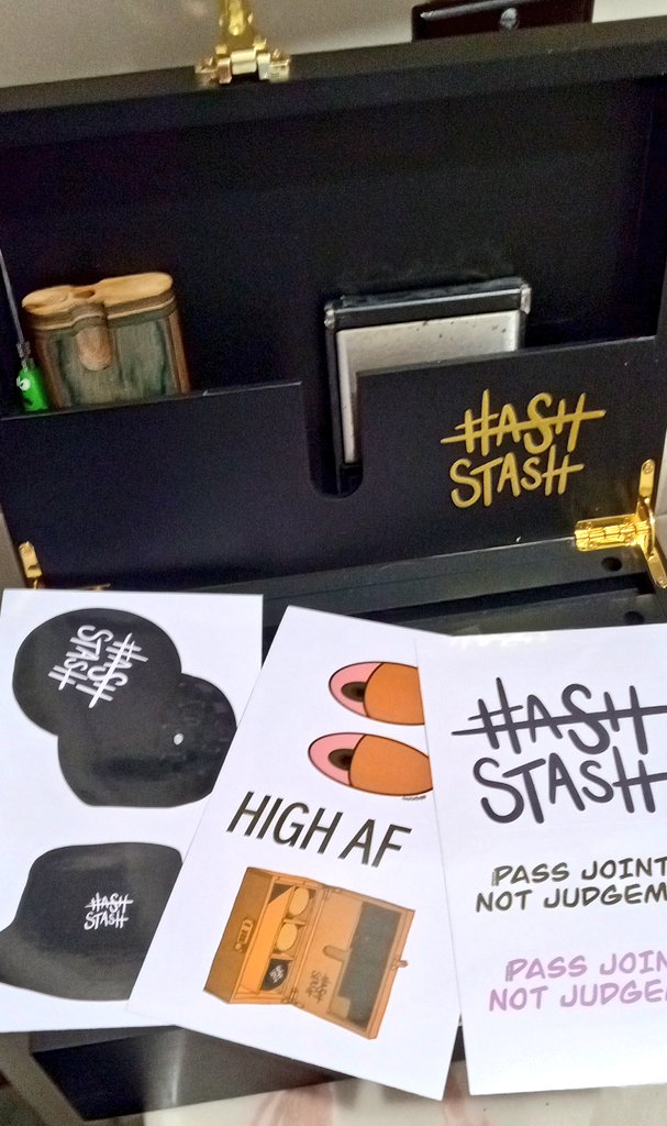 Treejets's tweet photo. For the stoners.. my buddy got me this for Christmas. 💨😤🌳 #hashstash #420community #smokesesh https://t.co/QTuQ48sQeD