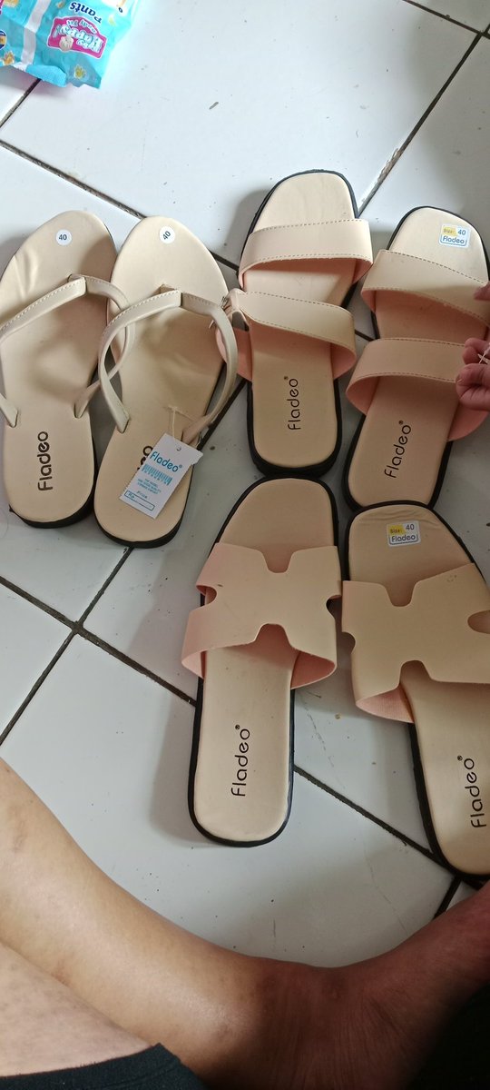 Rizka open sewa toko shopee💖 (@baerizkaa) on Twitter photo Kaget dapat sendalnya 3 pasang, makasih banyak pak <a href="/RafardhanKhaif/">Khaif Rafardhan</a> dan ka <a href="/Kiano_Albirru/">Kiano_Albirru</a>.
Semoga sehat selalu dan lancar rejekinya, aammiin Kaget dapat sendalnya 3 pasang, makasih banyak pak <a href="/RafardhanKhaif/">Khaif Rafardhan</a> dan ka <a href="/Kiano_Albirru/">Kiano_Albirru</a>.
Semoga sehat selalu dan lancar rejekinya, aammiin