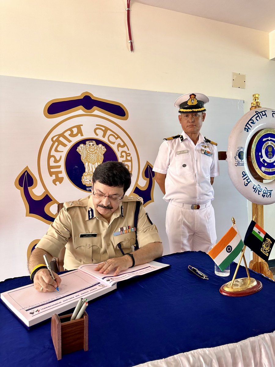 varunkapoor170's tweet photo. After an effective cyber security message to the senior officers of the ICG I was given the honour to sign their Guest book with full ceremonial accoutrements!
@ Pondicherry UT
#MySessions
#cybersecurityawareness
#IndianCoastGuard
#EffortContinues
#varunkapoorips https://t.co/WOFGuwmecd