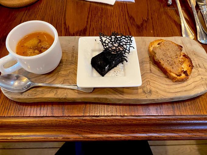 見た目も味もいいというのは、いい外食したなぁと感じるので久々にすごく満足した。 