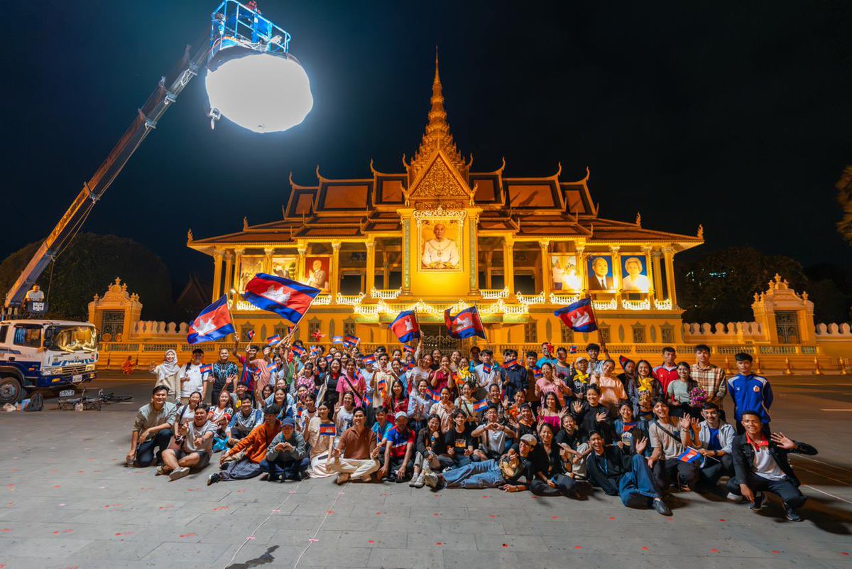 "សាទរកម្ពុជា" គ្រោងនឹងប្រារព្វធ្វើឡើងចាប់ពីរសៀលថ្ងៃទី៣១ ធ្នូ រហូតដល់ឆ្លងឆ្នាំសាកល ២០២៥ នៅមុខសួនព្រះបរមរាជវាំង។

សាទរកម្ពុជា