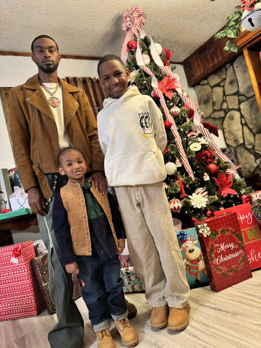 It's been a busy 24-48 hours traveling through storms from Dallas to Louisiana but anything for fam{ily}💕🎄 Merry Christmas from mines to yours! #Christmas2024 #lifeatatt
