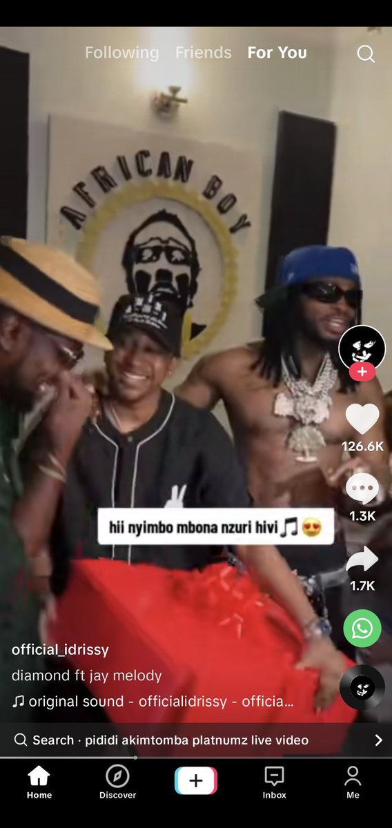 ArushaIcon's tweet photo. Ila TikTok ya bonfgo sijawahi elewa 😂😂 hapo chini wana recommend ni sewrach nini 😂😂 https://t.co/JhcpbTRYGh