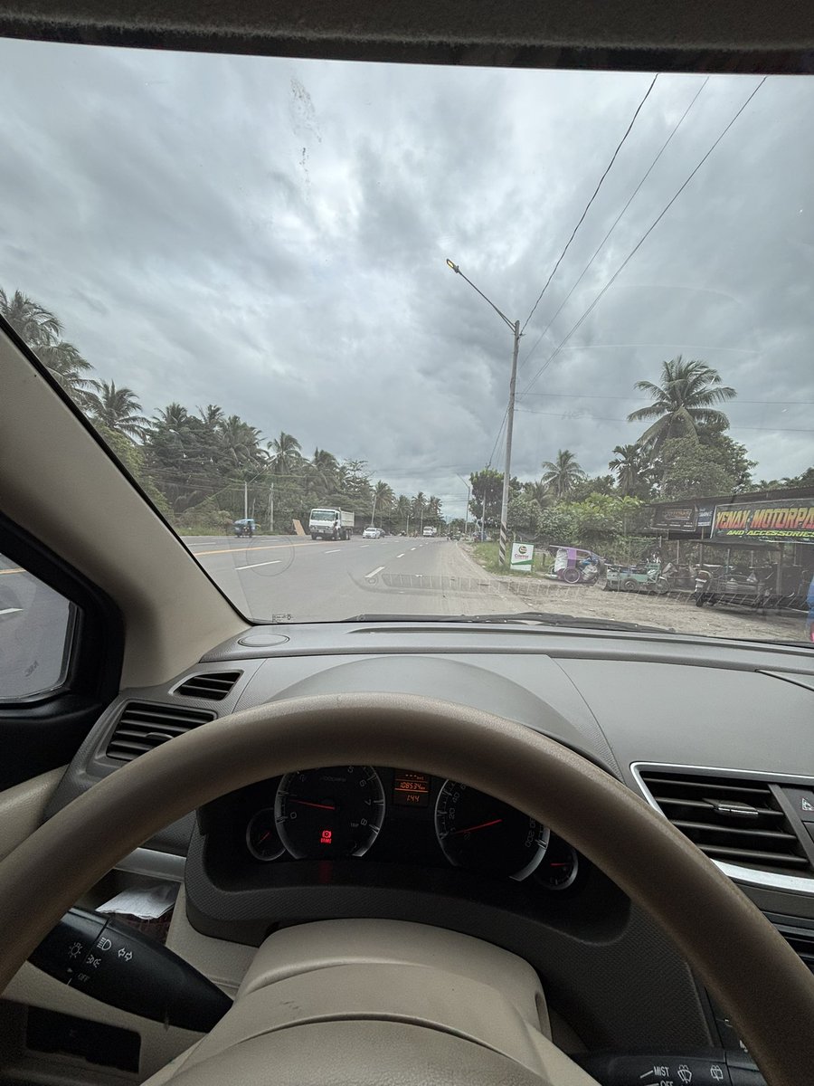 Loweegeeee's tweet photo. Bitch to the beach😆
#Glan #Beaching #atm #Roadtrip https://t.co/UlqxmfvWFT