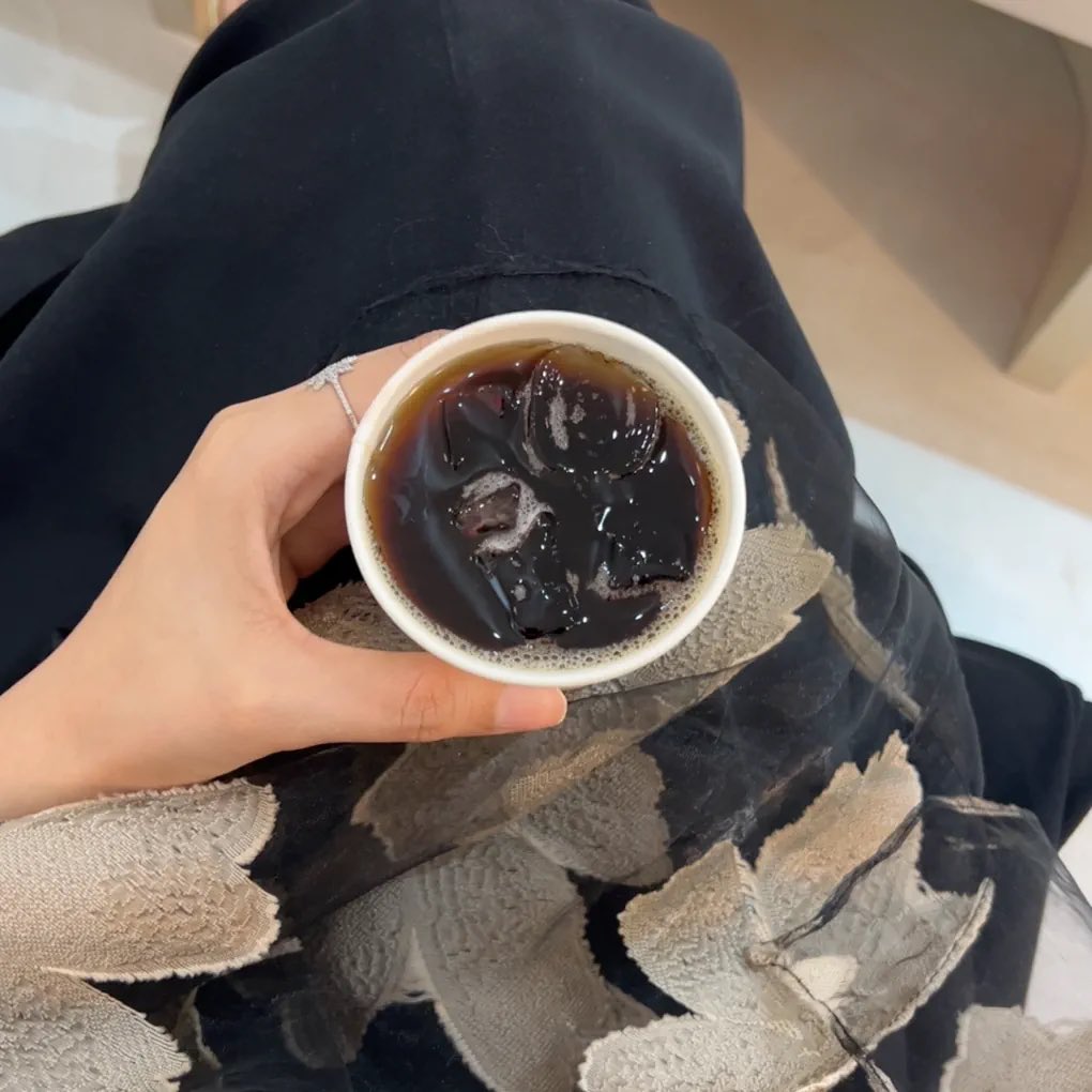صباحُ الخَيرِ ياحُـلْوَ المُحَيّا
رَآكَ القلبُ مُشتاقاً  فَحَيّـا..