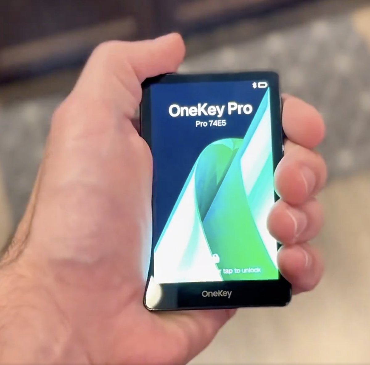 Amelie_Crypto1's tweet photo. It’s here! 📦 The @onekeyhq hardware wallet has arrived, and I couldn’t be more excited. With this device, I’m stepping up my security game and making sure my crypto stays exactly where it belongs—safely in my control. 🔒
#CryptoSafe #OneKeyWallet #Web3Security https://t.co/gDiwdcnC9c