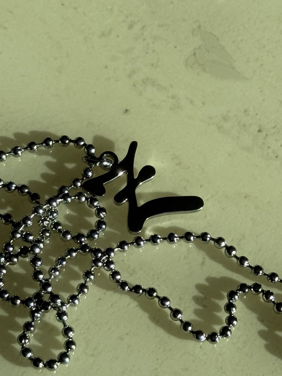 아름다운 순간의 지호를 모아모아..
한 장씩 넘겨보면서 오빠 올 한 해 참 열심히 살았지 뿌듯하면서 넘 이뻐서 울먹거림🥹
달력 책상 위에 두고 세상이 싫어질 때마다 얼굴 보면서 심호흡 할 수 있어짐.. 
지코야 2025도 잘 부탁해~~