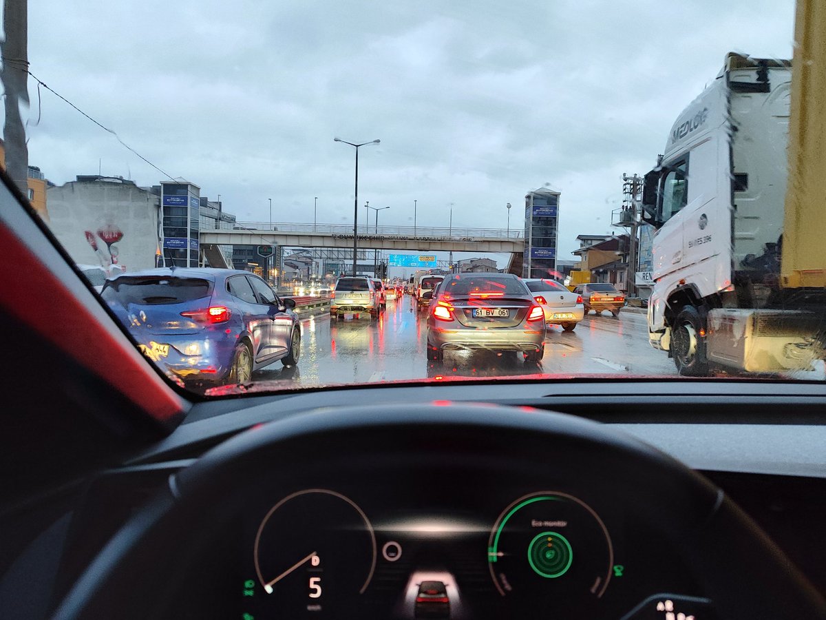Sabah trafiğini ayrı stresini ayrı ayrı seveyim 
Cinnet is coming 🤗
Ha günaydın bu arada :)