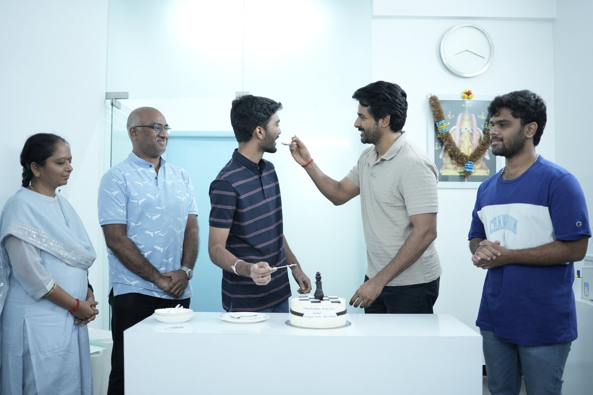 DGukesh's tweet photo. Had a great time with @Siva_Kartikeyan sir and he was kind enough to spend time with me and my family despite his busy schedule and enjoyed a lot! https://t.co/GnnGx3wDs4