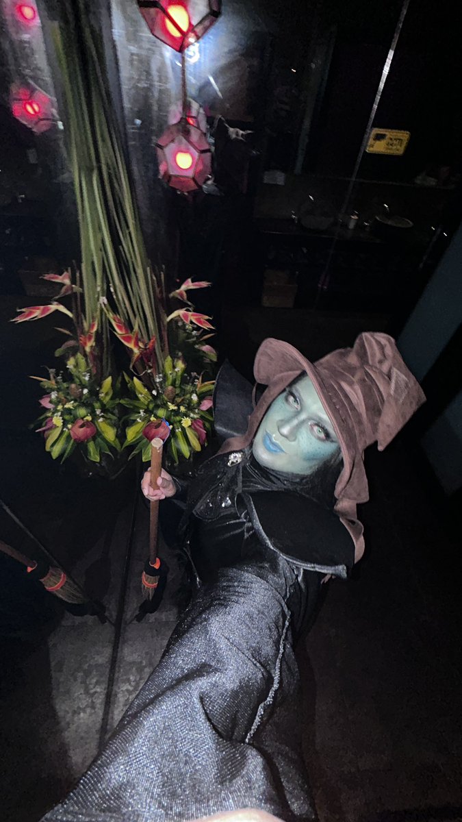 wiryaps_barbara's tweet photo. Elphaba Wicked… https://t.co/kr8SsLIykf