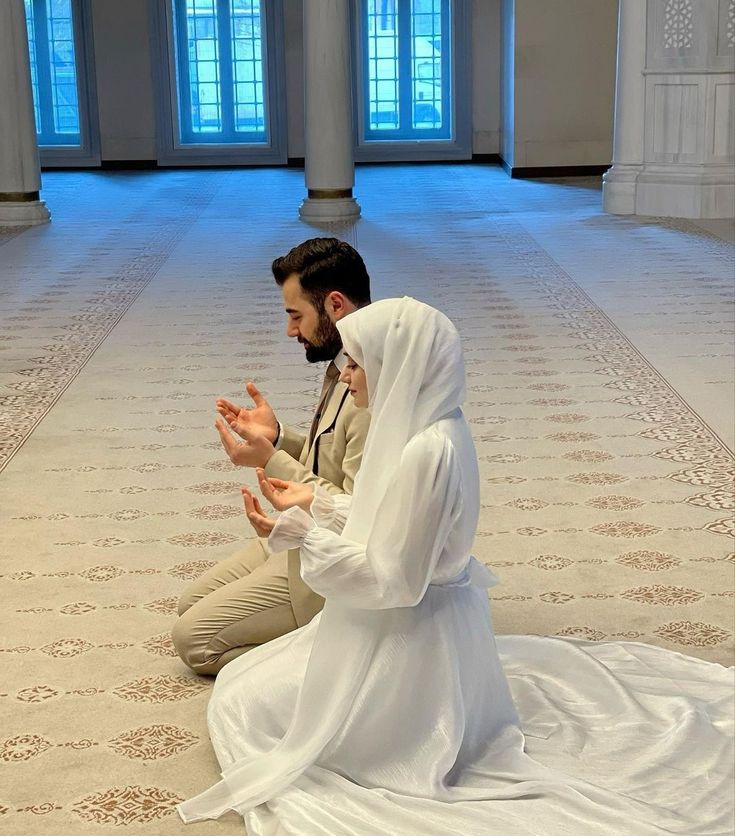 ربنا هب لنا من أزواجنا وذرياتنا قرة أعين واجعلنا للمتقين إماما

[Rabbanā hab lanā min azwājinā waḏurriyyātinā qurrata aʿyunin wa-jaʿalnā lilmuttaqīna imāmā]

Our Lord, give us joy in our spouses and offspring. Make us good examples to those who are aware of You