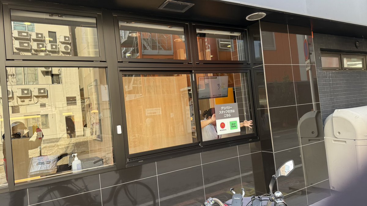 hanzo_bicycle's tweet photo. マクド福島店���3回の延期でやっと今日リニューアルオープン！長かったなぁ😊
右側にデリバリー受け取り専用窓口が有ります。 https://t.co/1737hx4ebL