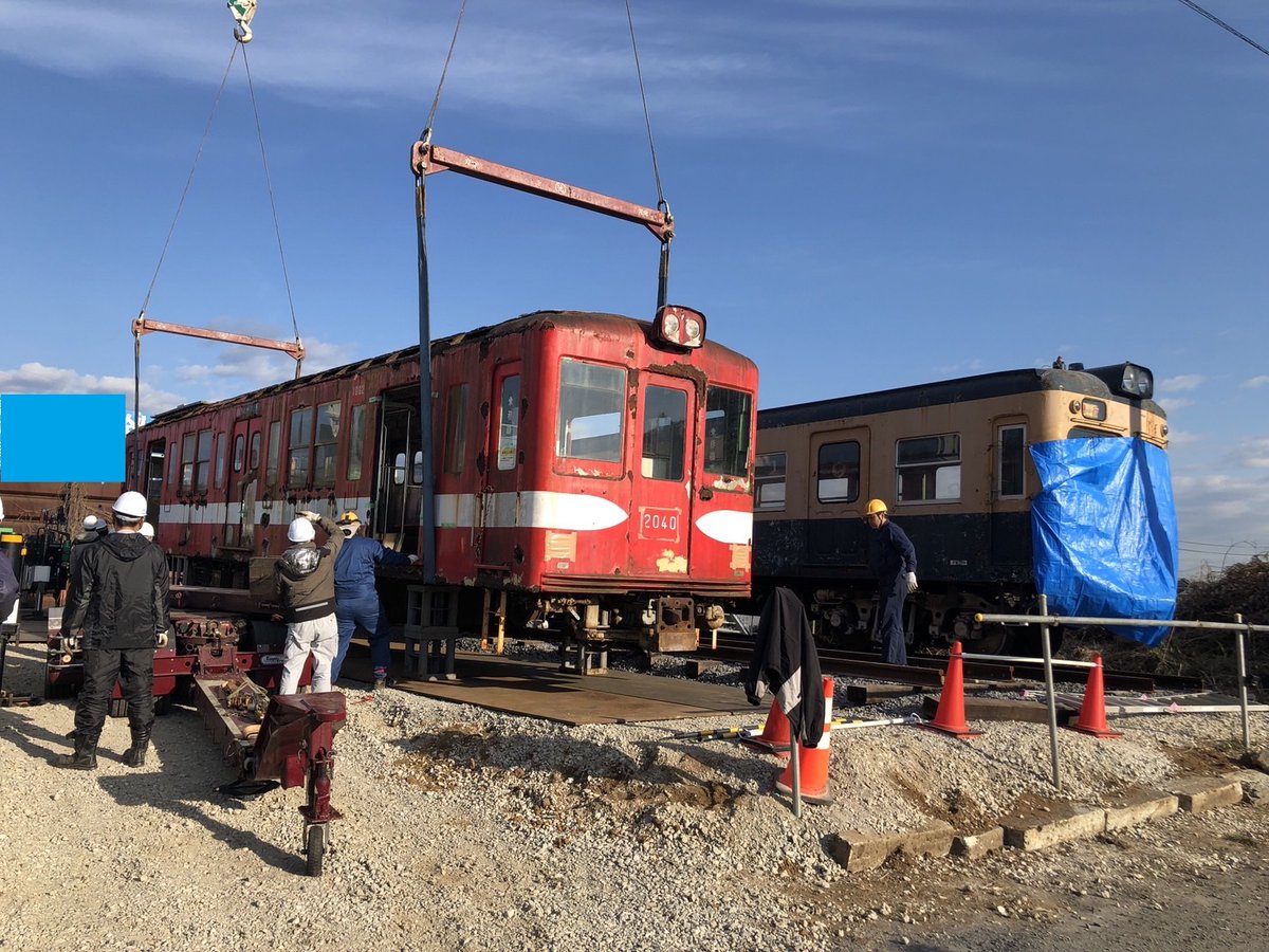 syutokenyard's tweet photo. 【お知らせ：首都圏電車区に新しい車両がやってきましたが…】
本日、もと銚子電鉄デハ1002号(営団地下鉄2040号)が首都圏電車区にやってきました。
ただ、現時点では解体業者さんの鉄板の上に乗っています。
実は、まだ安���はできない状況なのです。
どうか、皆さんのお力を貸して下さい。 https://t.co/SHh9BjV3eV