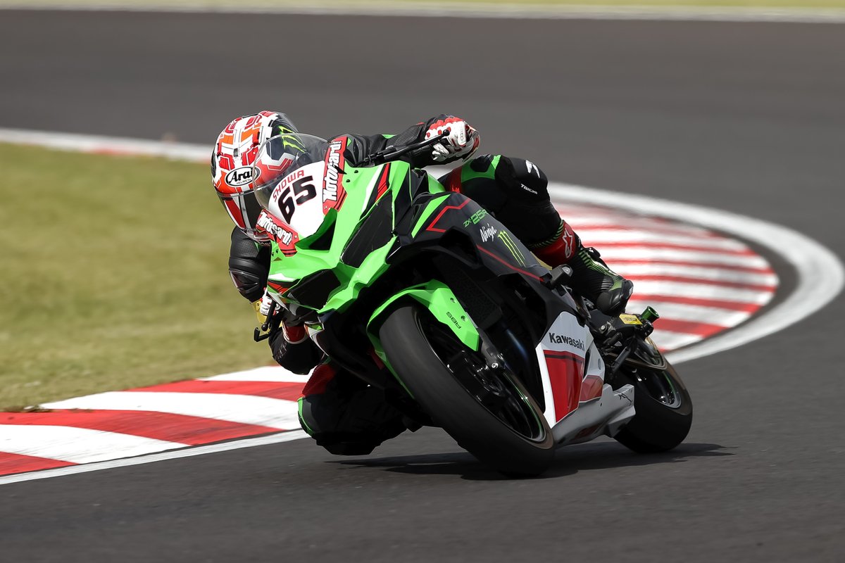 FujiFactory25R's tweet photo. 自己紹介
拠点：福岡
性別：男
年齢：40代
バイク歴：2022.6 CT125納車　8月売却　中免取得
                  2022.10 ZX25R納車
　　　　    2023.4 サーキット走行開始
　　　　　2023.11 初レース参戦
#バイク乗りとして軽く自己紹介 https://t.co/FKmw3iqDV4