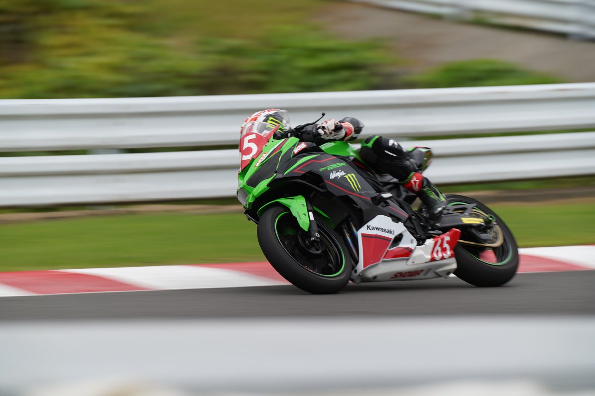 FujiFactory25R's tweet photo. 自己紹介
拠点：福岡
性別：男
年齢：40代
バイク歴：2022.6 CT125納車　8月売却　中免取得
                  2022.10 ZX25R納車
　　　　    2023.4 サーキット走行開始
　　　　　2023.11 初レース参戦
#バイク乗りとして軽く自己紹介 https://t.co/FKmw3iqDV4