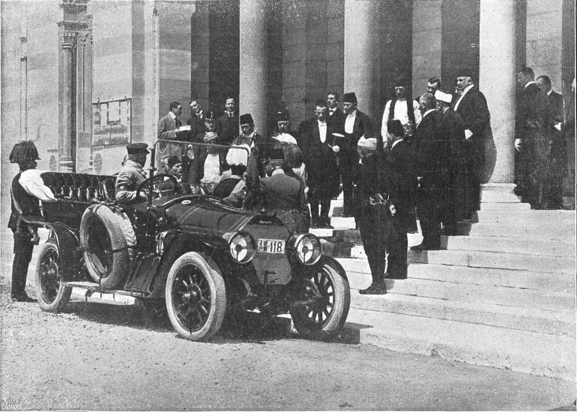catcutebanget's tweet photo. Kronologi pembunuhan Archduke Franz Ferdinand yang menjadi titik awal Perang Dunia I:

Pada tanggal 28 Juni 1914, Sarajevo, ibu kota Bosnia yang saat itu berada di bawah kekuasaan Austria-Hongaria, menjadi saksi bisu atas peristiwa yang akan mengubah dunia. Archduke Franz Ferdinand, pewaris takhta Austria-Hongaria, beserta istrinya, Sophie, melakukan kunjungan resmi ke kota tersebut.