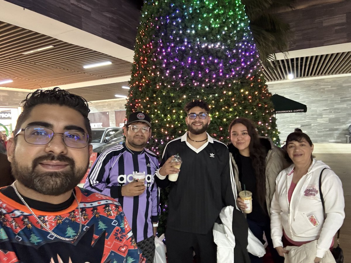 AngelIb90's tweet photo. ¡¡¡Feliz Navidad!!!
🎉🎄🎅🏻🎉 https://t.co/HpDNjChFq2