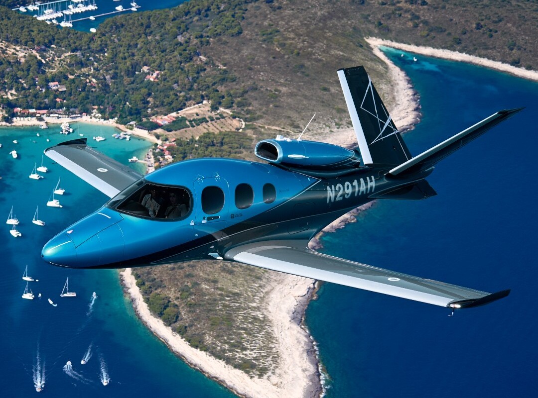 AvSourceNews's tweet photo. Cirrus Aircraft marks a milestone with its 600th Vision Jet delivery - the first single-engine jet to achieve FAA certification.

https://t.co/k0psuEIK7U

#CirrusAircraft #VisionJet #aviation #AvGeek https://t.co/sShbOzPDig