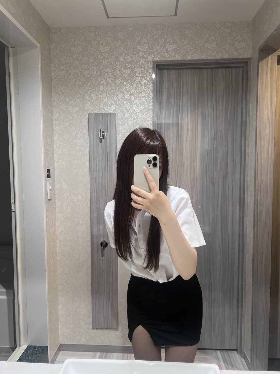 Brandon7718492's tweet photo. ←表では清楚系ぶってる
　　　　　　　　　裏では露出狂ど変態→ https://t.co/KqaOVZ9BrA