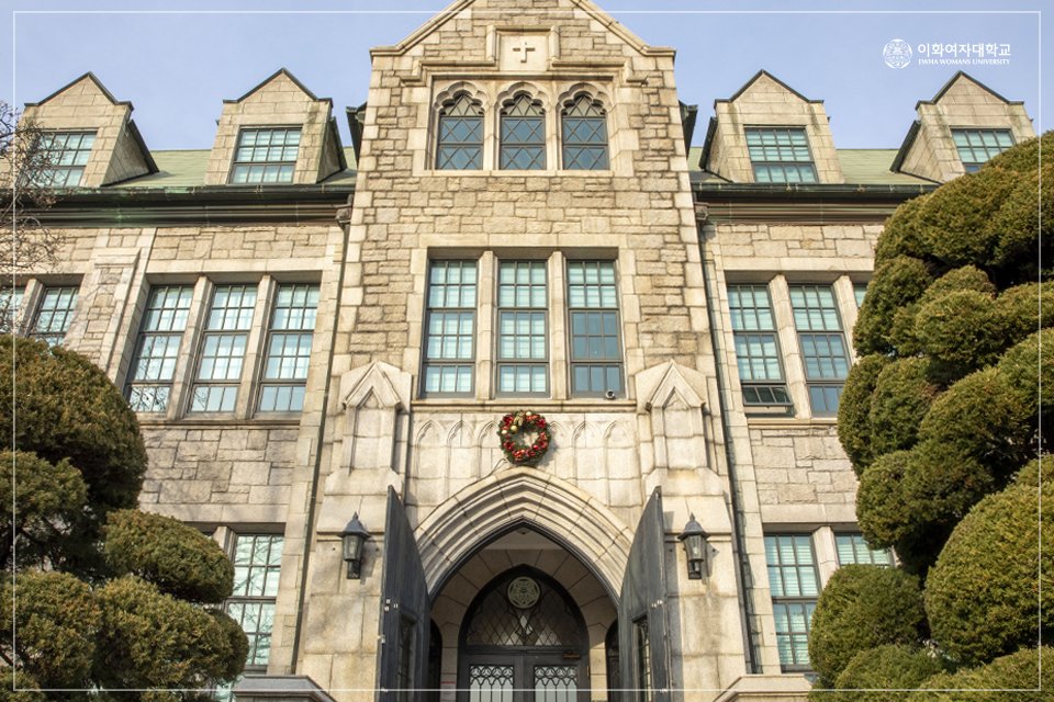 EwhaWomansUniv's tweet photo. Christmas at Ewha ② 🎄

#everywhere #merryearlychristmas #studentunionbuilding #dormitory #EHouse #mainhall #christmastree #christmashouse #ewhawomansuniversity #EWHA #UNIV https://t.co/RN58I4POhV
