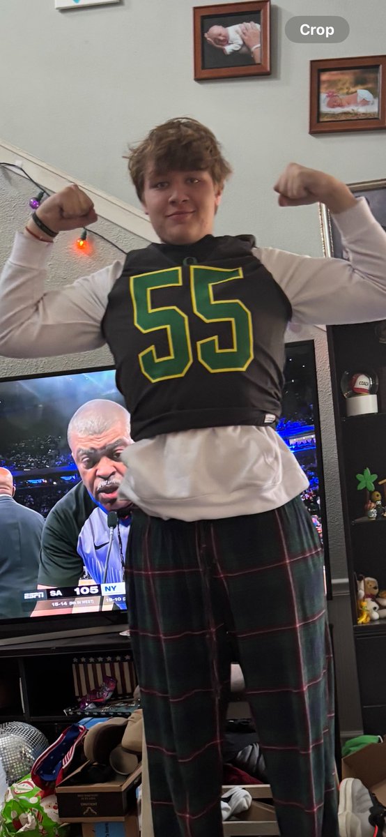 My man wrote down his top 5 schools when he was in the 6th grade and Oregon was his #1. He is now a 6’3 215lb 14 year old freshman and Oregon is still his #1, so today I surprised him with a Ducks game  jersey. #BigGuyGoals