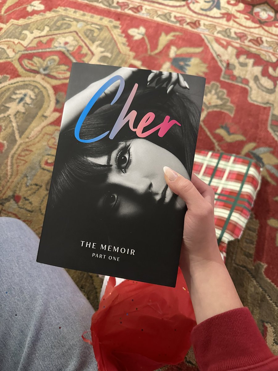 sarahhm96's tweet photo. best xmas present @cher 😍😍😍 https://t.co/uztUoUDXcr